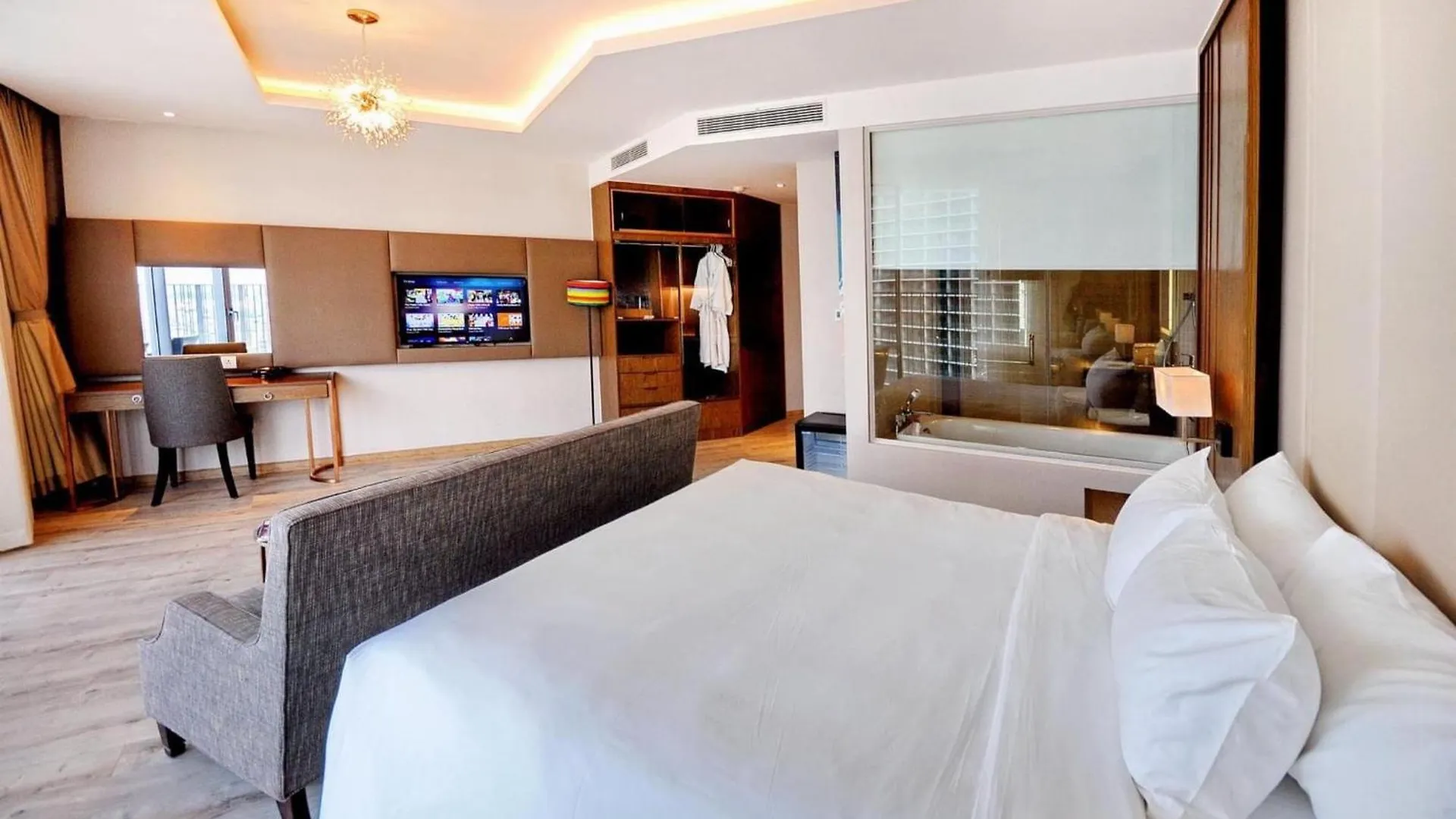 Oceanfront Panorama Residence Nha Trang 5*,