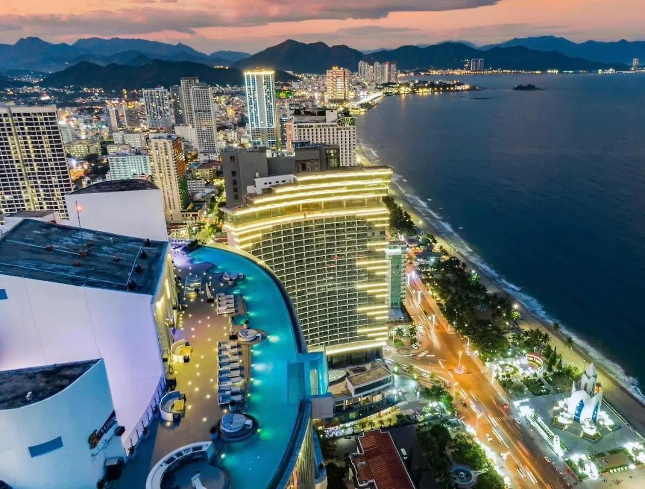 Oceanfront Panorama Residence Nha Trang 5*,
